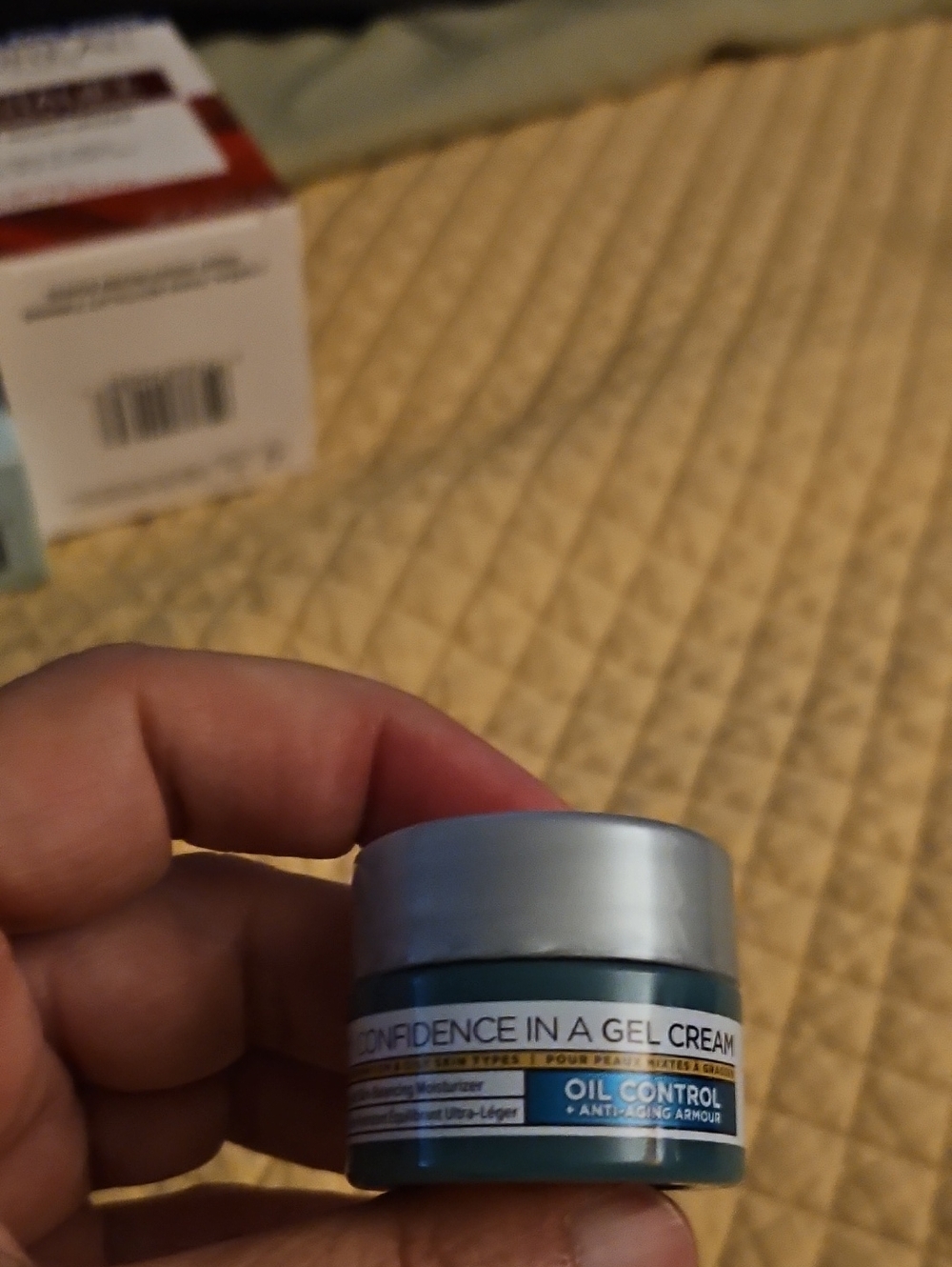 it cosmetics Confidence in a Gel Cream Oil Control Moisturizer - Blue and Silver